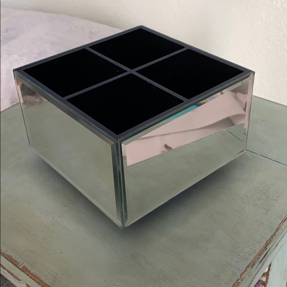 Swivel, lazy Susan mirrored make-up holder